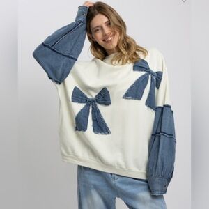 Blue velvet oversized White and Blue Bow Accent Top